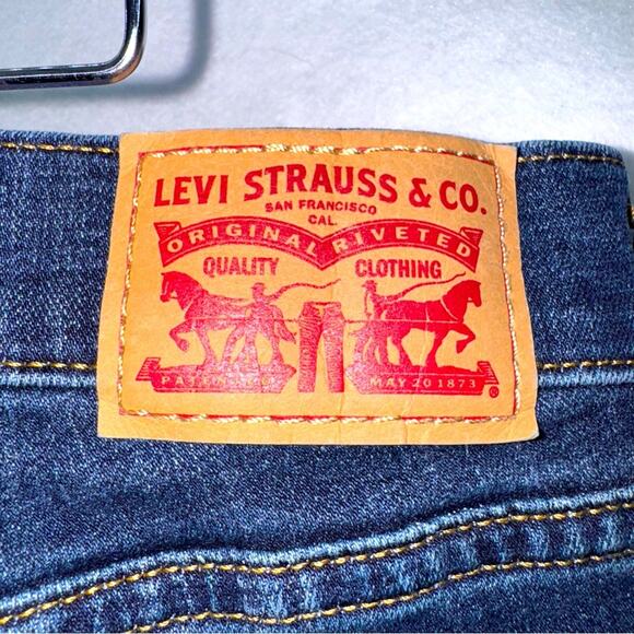 EUC Women’s Levi’s 414 Plus Size Classic Straight Stretch Jeans size 18W - Picture 4 of 5